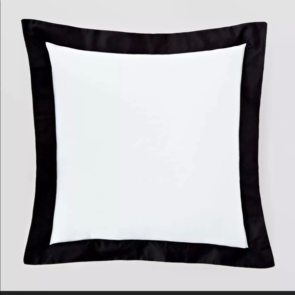 Pratesi Euro sham white/black appliqué 26x 26” Reversible - Picture 2 of 6